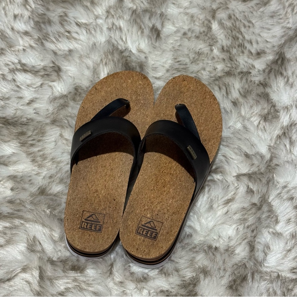 Reef Cushion Sol Hi Black Flip Flops Size 9